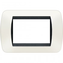 Placca 3 posti bianca in tecnopolimero Living International Bticino L4803PB