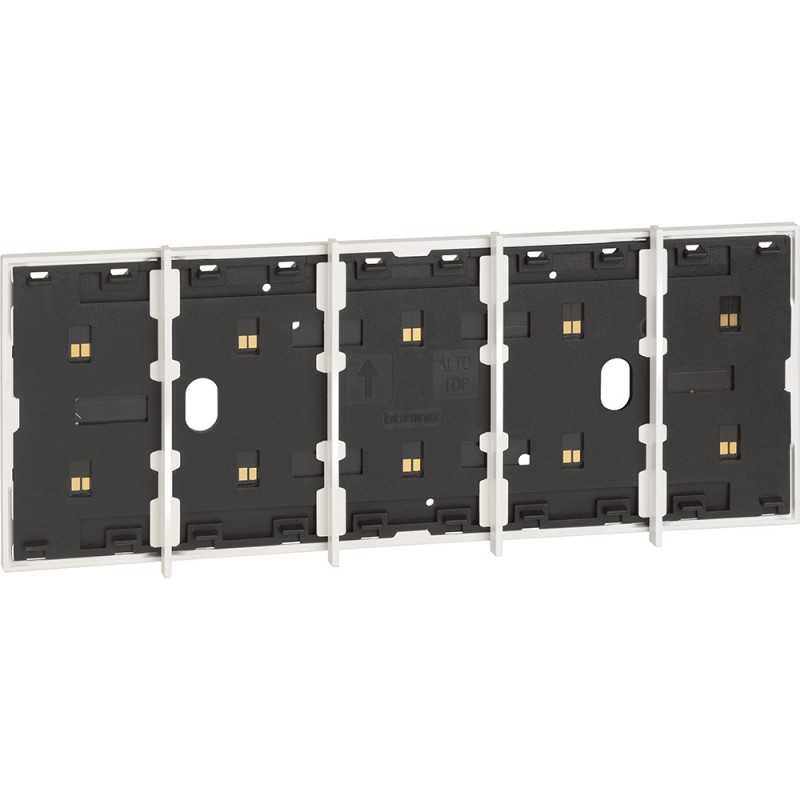 Cornice elettrificata con barrette estetiche 4 moduli BTicino KM8104P1