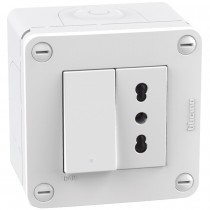 Scatola stagna 2 moduli con interruttore e presa 10/16A IP40 Bianco MatixGo BTicino 28402W2