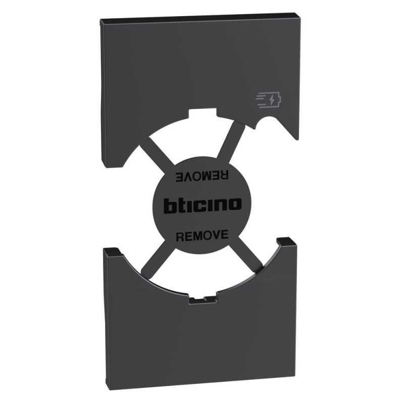 Cover per presa standard P40 con USB 2 moduli Living Now Nera BTicino KG68